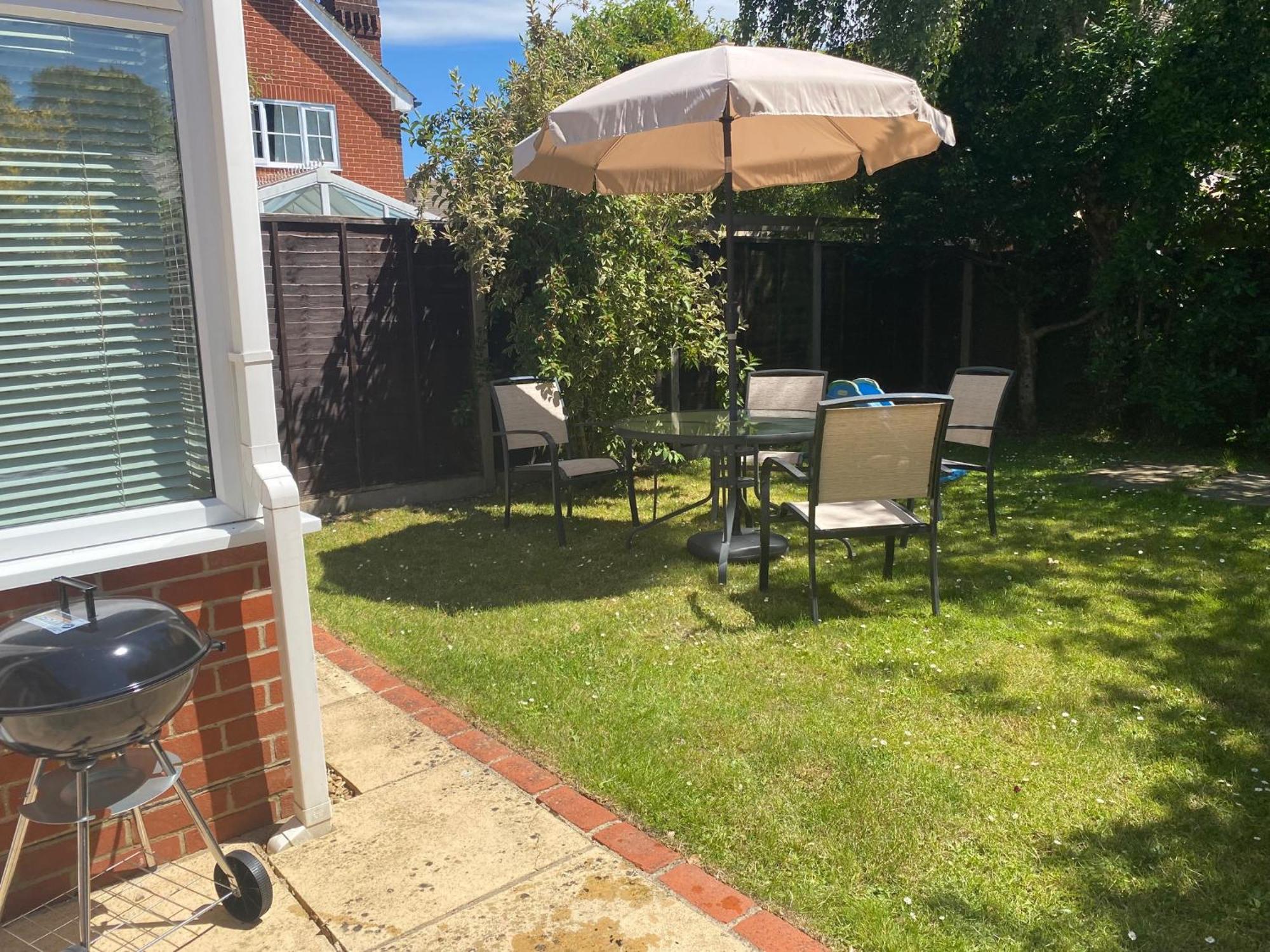 Chichester Retreat House With Free Parking Εξωτερικό φωτογραφία