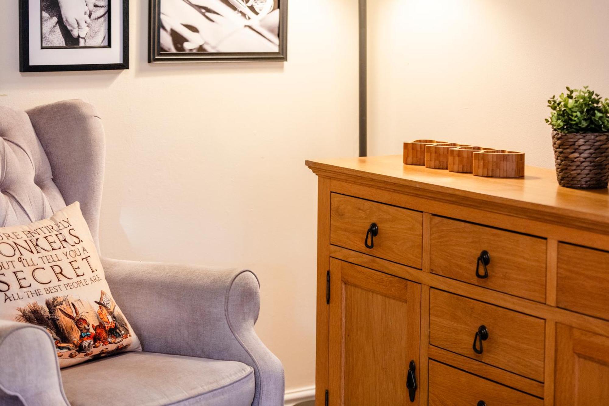 Chichester Retreat House With Free Parking Εξωτερικό φωτογραφία