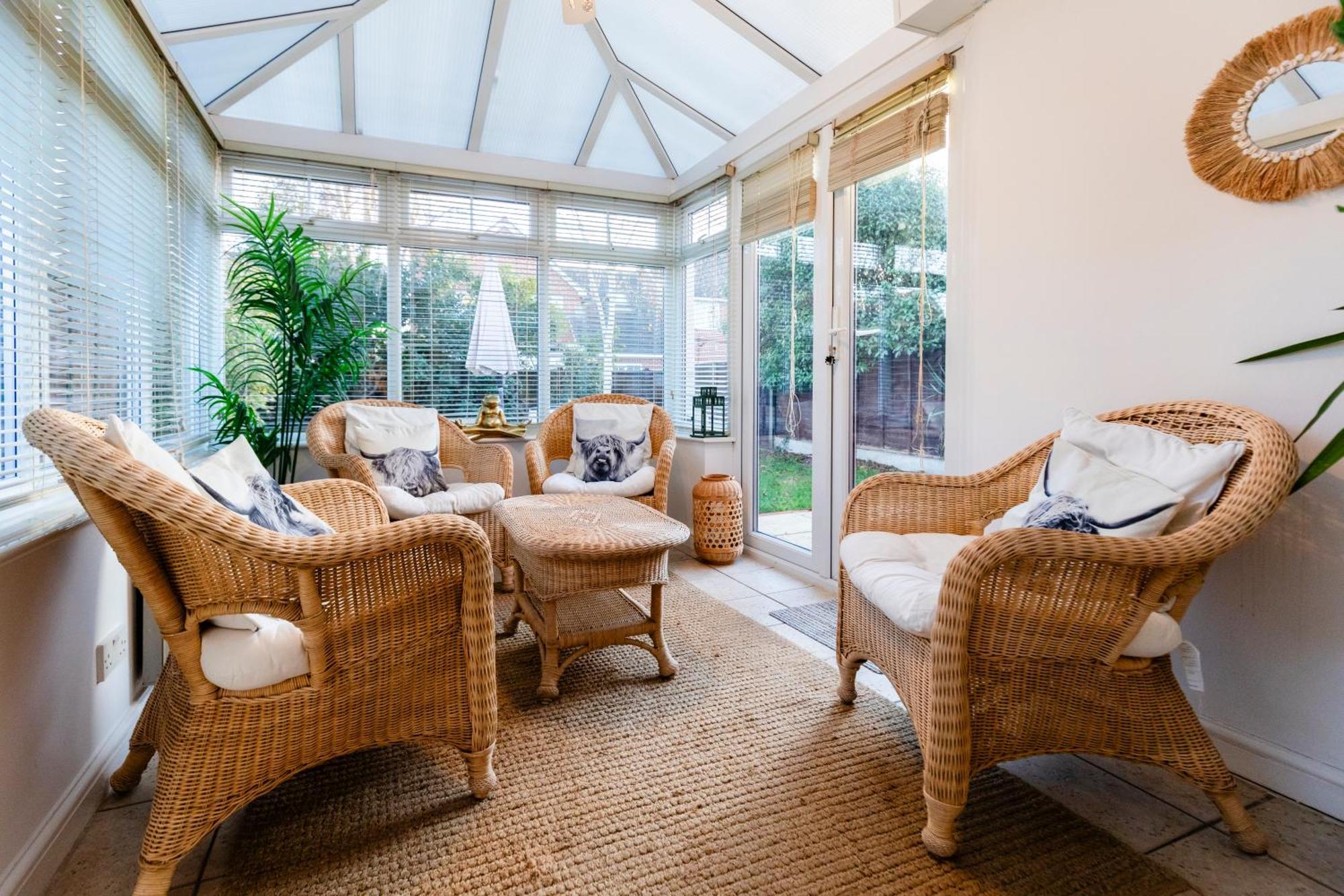 Chichester Retreat House With Free Parking Εξωτερικό φωτογραφία