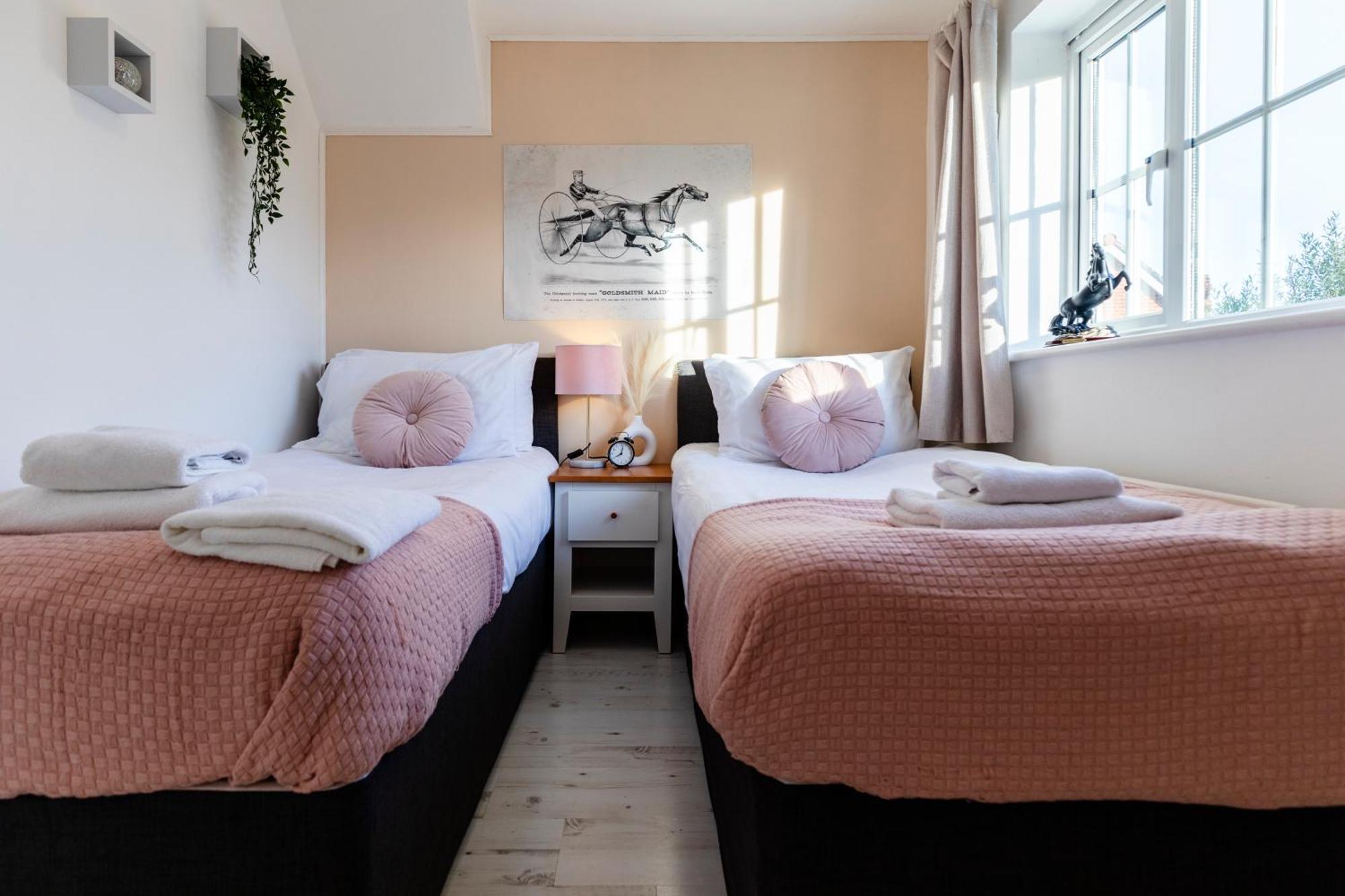 Chichester Retreat House With Free Parking Εξωτερικό φωτογραφία
